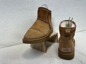 Ugg Women's Tan Classic Mini II Suede Boot SZ 8 Like New Condition